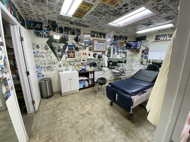 Black Diamond Tattoos in Donna