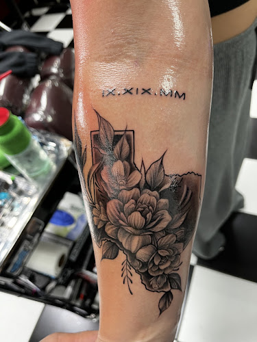 Collins Street Tattoo in Arlington