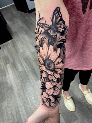 Luxx Tattoo Studios in Lake Dallas