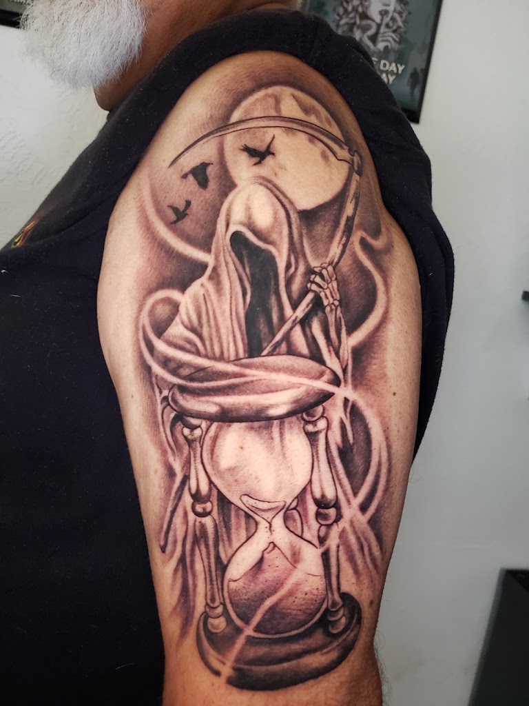 Monarch Tattoos and Piercing in Arlington