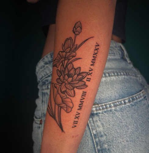 Monumental Ink Tattoo Studio in Kemah