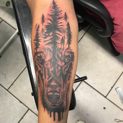 Wonderland tattoo and piercing in Dallas